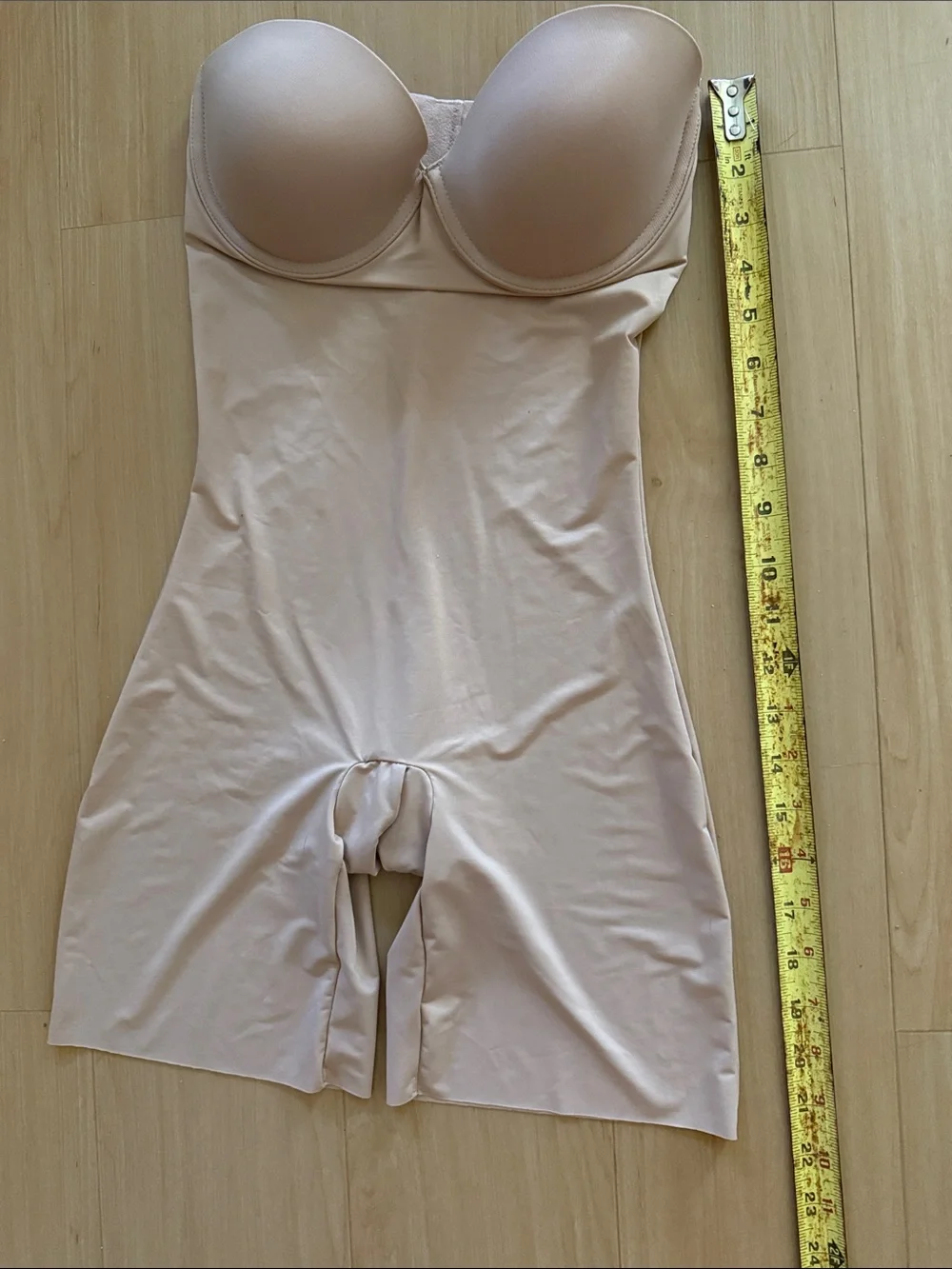 RED HOT by SPANX® WOMENS SHAPEWEAR FINISH STRAPLESS CUPPED MID THIGH BODYSUIT SM